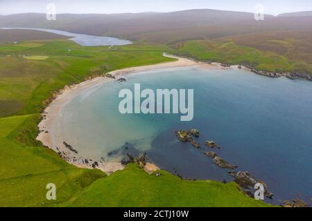 Vue sur la plage de Burrafirth sur le Burra Firth sur l'île d'Unst, Shetland, Écosse, Royaume-Uni Banque D'Images