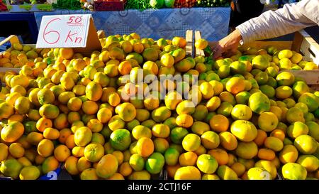 Clémentines fraîches sur un marché agricole de Split Croatie Banque D'Images