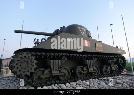 Char canadien « Shermann », utilisé pendant la bataille d'Ortona en 1943 Ortona, Abruzzo / Italie Banque D'Images