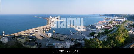 Ortona, Italie : port industriel et commercial d'Ortona vu d'en haut Banque D'Images