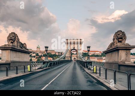 Pont des Chaînes sur le Danube à Budapest, Hongrie Banque D'Images