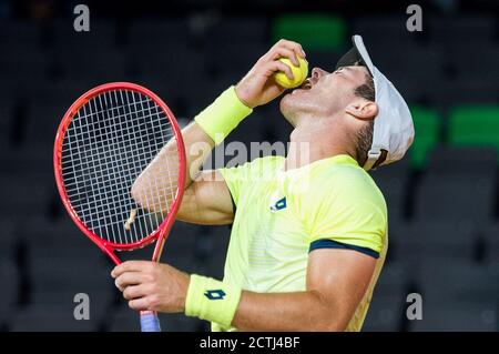Hambourg, Allemagne. 23 septembre 2020. Circuit ATP de tennis - Hamburg European Open, singles, men, tour de seize dans le stade de Rothenbaum. Baustista Agut (Espagne) - Koepfer (Allemagne). Dominik Koepfer réagit. Credit: Daniel Bockwoldt/dpa/Alay Live News Banque D'Images