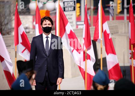 Ottawa, Canada. 23 septembre 2020. Le premier ministre canadien, Justin Trudeau, arrive au Sénat canadien pour le discours du Trône. Le Parlement actuel a été prorogé il y a un mois comme une remise à zéro après une année difficile pour le gouvernement libéral minoritaire, de la pandémie en cours aux scandales, Et le nouveau discours du Trône est utilisé comme une remise à zéro pour présenter aux Canadiens comment le gouvernement prévoit de se reconstruire à la suite de l'impact de la pandémie. Credit: Meanderingemu/Alamy Live News Banque D'Images