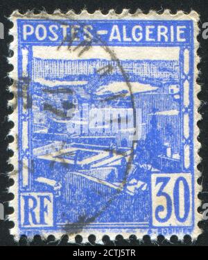 ALGÉRIE VERS 1941: Timbre imprimé par l'Algérie, montre vue d'Alger, vers 1941 Banque D'Images