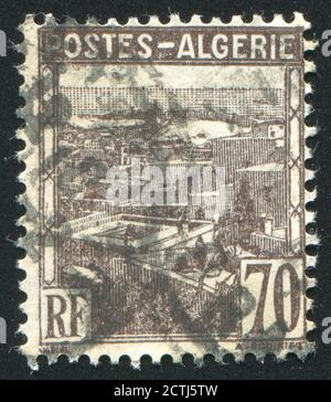 ALGÉRIE VERS 1941: Timbre imprimé par l'Algérie, montre vue d'Alger, vers 1941 Banque D'Images