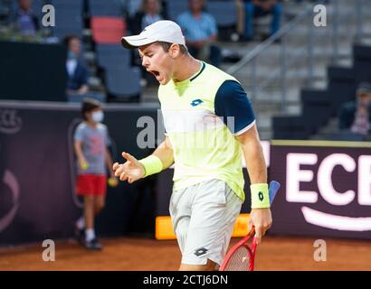 Hambourg, Allemagne. 23 septembre 2020. Circuit ATP de tennis - Hamburg European Open, singles, men, tour de seize dans le stade de Rothenbaum. Baustista Agut (Espagne) - Koepfer (Allemagne). Dominik Koepfer réagit. Credit: Daniel Bockwoldt/dpa/Alay Live News Banque D'Images