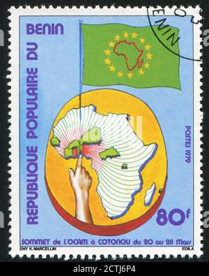 BÉNIN VERS 1979: Timbre imprimé par le Bénin, montre drapeau et carte de l'Afrique, vers 1979 Banque D'Images