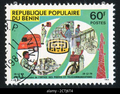 BÉNIN VERS 1979: Timbre imprimé par le Bénin, montre Mail Services, vers 1979 Banque D'Images