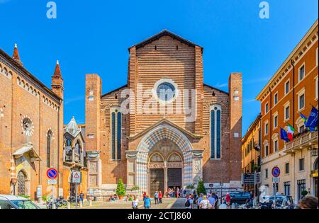 Vérone, Italie, 12 septembre 2019 : Basilique de Santa Anastasia Église catholique de l'ordre dominicain sur la place Santa Anastasia, bâtiment de style gothique dans le centre-ville historique Citta Antica Banque D'Images