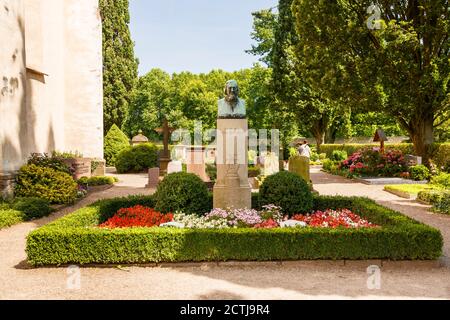 Tombe du poète allemand August Heinrich Hoffmann von Fallersleben (1798 – 1874), auteur de l'hymne national allemand, sur le cimetière du château de Corvey Banque D'Images