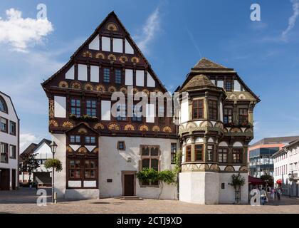 Vue sur la ville de Höxter, en Allemagne avec maisons à colombages - chefs-d'œuvre de l'architecture traditionnelle allemande. Banque D'Images