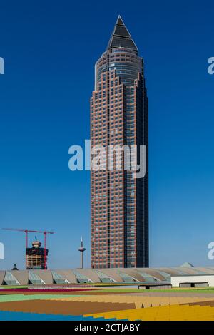 Francfort, Hesse, Allemagne: Messeturm, ou Tour de la Foire, est un gratte-ciel de 63 étages, 257 m (843 pieds) dans le quartier Westend-Süd de Francfort Banque D'Images