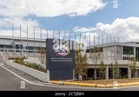 Le Sabah International Conference Center (SICC), le plus grand centre de congrès, d'exposition et de divertissement de Malaisie orientale construit sur le front de mer Banque D'Images