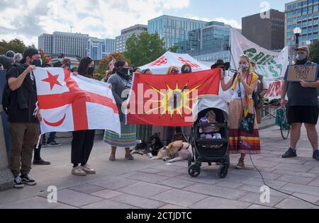 Ottawa, Canada. 23rd septembre 2020. Les groupes locaux des Premières nations se réunissent pour chanter des chansons cérémonielles et pour mettre en avant diverses injustices des autorités canadiennes, Banque D'Images