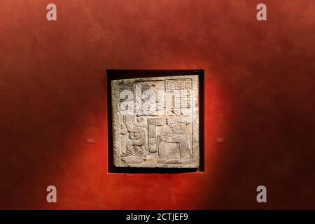 LONDRES, Royaume-Uni, 27 AVRIL 2018 : lintel 15, du site Maya de Yaxchilan, Mexique. British Museum. Banque D'Images