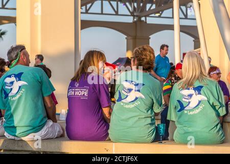 Les supporters se réunissent à un événement Relais pour la vie de l'American cancer Society à Gulfport, Mississippi Banque D'Images