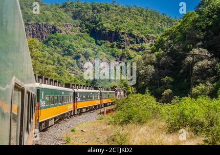 Chihuahua Pacifico train à travers Copper Canyon, 'el Chepe'. Banque D'Images