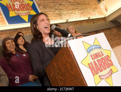 San Francisco, Californie, États-Unis. 3 juin 2007. 03 juin 2007; San Francisco, CA, États-Unis;.le procureur de district de San Francisco KAMALA HARRIS lance sa campagne de réélection au Women's Building. © Copyright 2007 par Eric Slomanson.crédit obligatoire: Photo par Eric Slomanson/ZUMA crédit de presse: Eric Slomanson/ZUMA Wire/Alay Live News Banque D'Images