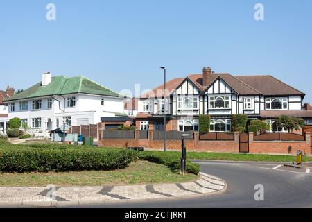 Grandes maisons mitoyennes, Milne Field, Hatch End, London Borough of Harrow, Greater London, Angleterre, Royaume-Uni Banque D'Images