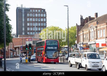 Magasins et restaurants, The Broadway, Stanmore, London Borough of Harrow, Greater London, Angleterre, Royaume-Uni Banque D'Images