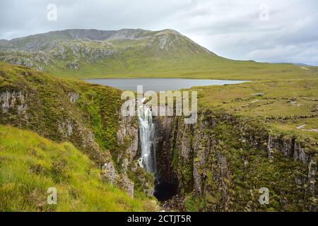 Cascade Wailing Widow, Loch na Gainmhich, North Coast 500, Highland, Écosse Banque D'Images