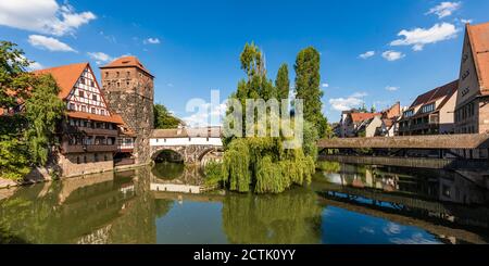 Allemagne, Bavière, Nuremberg, Panorama de la rivière Pegnitz, Weinstadel et Wasserturm Banque D'Images