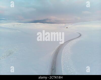Route en hiver, Finnmark, Norvège Banque D'Images