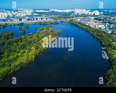 Russie, oblast de Moscou, Moscou, vue aérienne de la rivière Moskva et de la ville environnante en été Banque D'Images