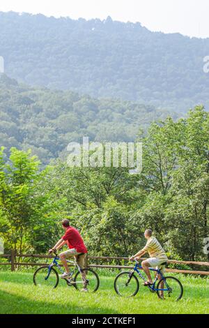 Huntsville Alabama, pistes de vélo et de randonnée de Land Trust, vélos cyclistes cyclistes cyclistes vélos, paysages naturels Banque D'Images