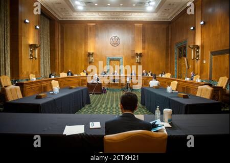 Phillip Swagel, directeur du Bureau du budget du Congrès, se présente devant une commission du Sénat sur l'audition du budget pour examiner les perspectives budgétaires actualisées du Bureau du budget du Congrès dans le bâtiment du Bureau du Sénat Dirksen à Capitol Hill à Washington, DC., le mercredi 23 septembre 2020. Crédit : Rod Lamkey/CNP/MediaPunch Banque D'Images