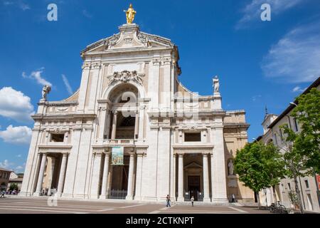 Assise, région de l'Ombrie, Italie. Extérieur de la basilique Santa Maria degli Angeli. (À usage éditorial uniquement) Banque D'Images