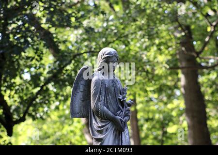 Rochester, New York, Etats-Unis. 22 septembre 2020. Par ailleurs, des images angéliques du cimetière de Mount Hope, un cimetière historique de Rochester, NY, où sont enterrés Fredrick Douglas et Susan B Anthony. Crédit : Amy Katz/ZUMA Wire/Alay Live News Banque D'Images