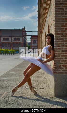 Danse ballerine dans les rues Banque D'Images