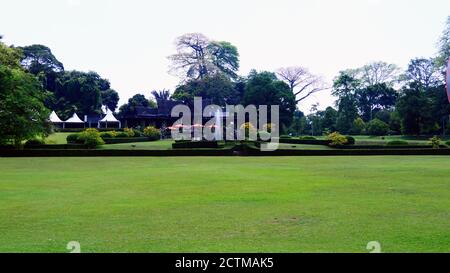 Bogor, Indonésie - 20 octobre 2019 : parc public dans les jardins botaniques de Bogor (Kebun Raya Bogor) à l'ouest de Java. Banque D'Images