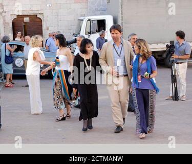 Spoleto, Italie. 24 septembre 2020. Juliette Greco donne un récital au théâtre 'Giancarlo Menotti' de Spoleto. Elle s'est ensuite rendue à la maison de Giancarlo Menotti sur la Piazza del Duomo où elle a reçu le prix "UNE fenêtre sur 2 mondes 2015" (Snap Terni Valentini/Fotogramma, Spoleto - 2015-07-13). Du contexte dans lequel elle a été prise, Et sans l'intention diffamatoire du décorum du peuple représenté usage éditorial seulement crédit: Agence de photo indépendante/Alamy Live News Banque D'Images