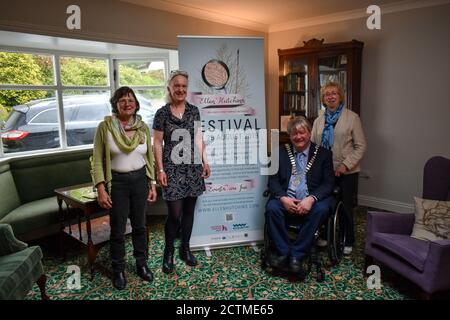 L'équipe et les conseillers locaux se réunissent pour un ''Ellen Hutchins festival ouverture 2019''. Bantry Co, Cork, Irlande. Banque D'Images