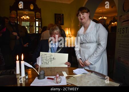 L'équipe et les conseillers locaux se réunissent pour un ''Ellen Hutchins festival ouverture 2019''. Bantry Co, Cork, Irlande. Banque D'Images