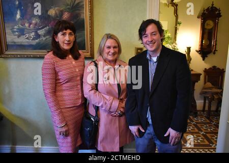 L'équipe et les conseillers locaux se réunissent pour un ''Ellen Hutchins festival ouverture 2019''. Bantry Co, Cork, Irlande. Banque D'Images