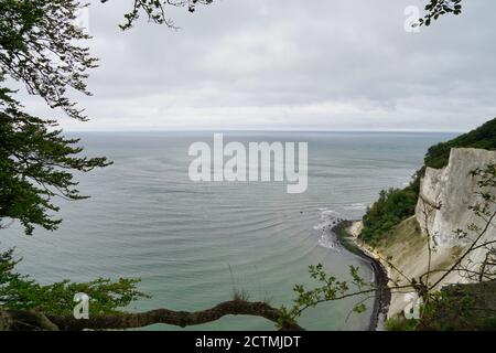 Mer de Baltis à côté des falaises blanches de l'île de Moen, Danemark Banque D'Images