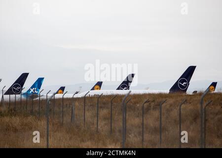 Teruel, Espagne. 23 septembre 2020. Les avions Lufthansa sont garés à l'aéroport de Teruel. L'aéroport de Teruel est utilisé comme grand parking pour les avions de diverses compagnies aériennes internationales, dont le trafic aérien a été considérablement réduit en raison de la pandémie de Corona. Credit: Javier Escriche/dpa/Alay Live News Banque D'Images