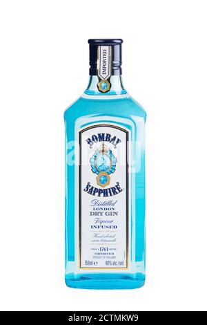 Guilin, Chine 5 mars 2020 UNE bouteille de Bombay Sapphire London Dry Gin isolée sur fond blanc Banque D'Images