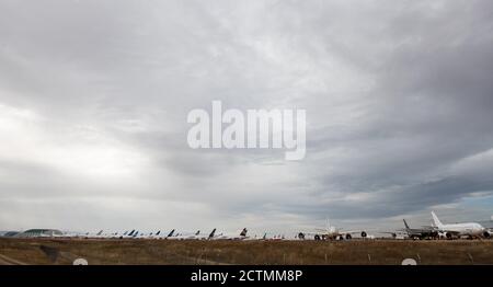 Teruel, Espagne. 23 septembre 2020. Les avions Lufthansa sont garés à l'aéroport de Teruel, à côté de ceux d'autres compagnies aériennes. L'aéroport de Teruel est utilisé comme un grand parking pour les avions de diverses compagnies aériennes internationales, dont le trafic aérien a chuté considérablement en raison de la pandémie de Corona. Credit: Javier Escriche/dpa/Alay Live News Banque D'Images