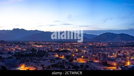 Vue panoramique sur Tata, le Maroc, la plus ancienne ville du Maroc. Banque D'Images