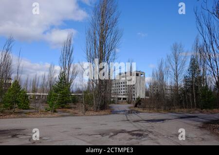 L'hôtel Polissya est l'un des plus hauts bâtiments de la ville abandonnée de Pripyat, en Ukraine (qui a été affectée par la catastrophe de Tchernobyl). Banque D'Images