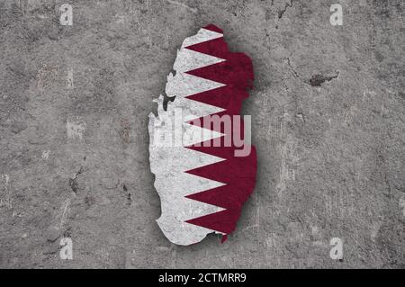 Carte et drapeau du Qatar sur le béton abîmé Banque D'Images