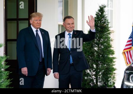 Le 24 juin 2020, le président Donald Trump a accueilli le président polonais Andrzej Duda à la Maison Blanche, marquant le début de leurs discussions sur les relations internationales et bilatérales. Banque D'Images