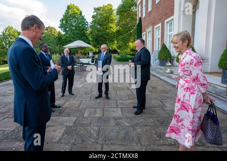 Le 21 juillet 2020, le secrétaire d'État américain Mike Pompeo a assisté à un dîner en petit groupe à Londres organisé par l'ambassadeur américain au Royaume-Uni Woody Johnson. Le dîner portait sur les relations diplomatiques entre les États-Unis et le Royaume-Uni. Banque D'Images
