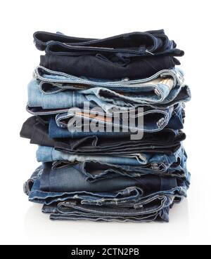 Pile de jeans isolée sur blanc Banque D'Images