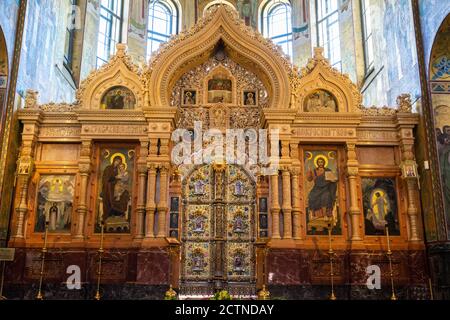 Saint-Pétersbourg, Russie – 17 juin 2017. Iconostase de l'Église du Sauveur sur le sang à Saint-Pétersbourg, avec des mosaïques religieuses. Banque D'Images