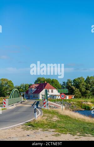 Derelict, ancien restaurant de la campagne frisonne, Munksbrück, Communauté Ockholm, Frise du Nord, Etat fédéral Schleswig-Holstein, Allemagne du Nord Banque D'Images